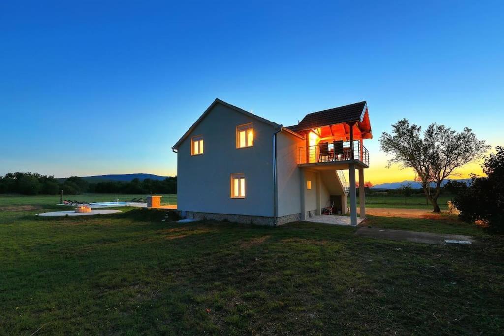 Holiday House Aurora Borealis Ervenik Exteriör bild